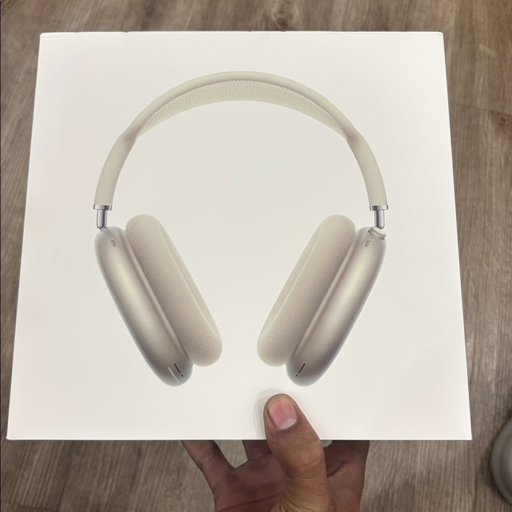 Apple AirPods Max Wireless Bluetooth Headphones - Starlight